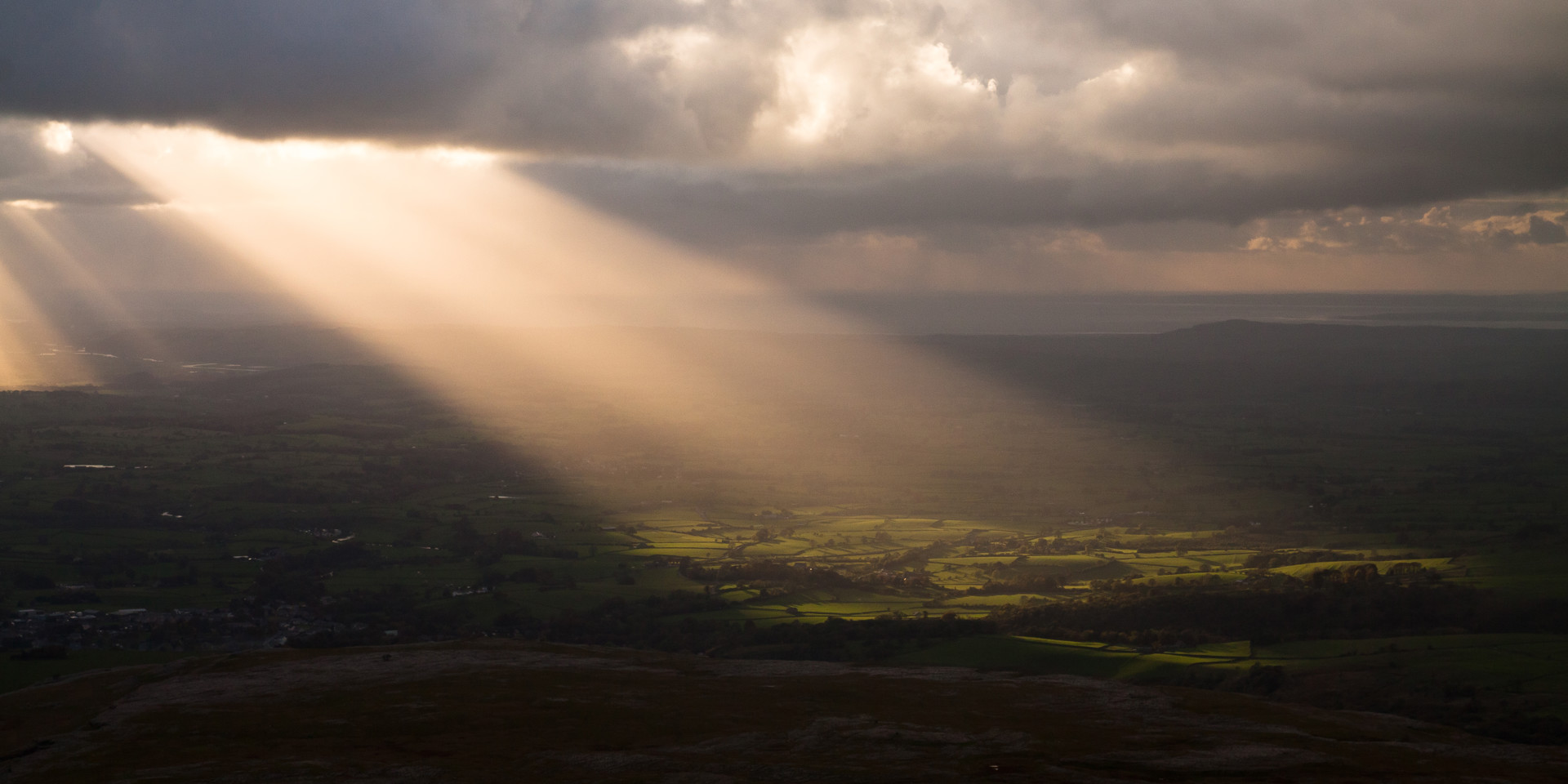 Background image - dales CS side